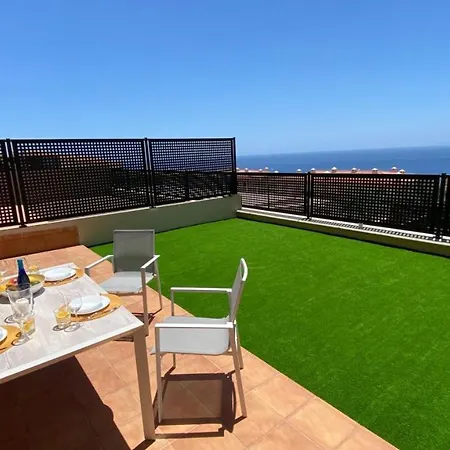Apartment Overlooking On Atlantic Ocean *